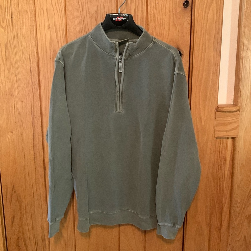 Men’s Woolrich cotton zip neck long sleeve pull over.